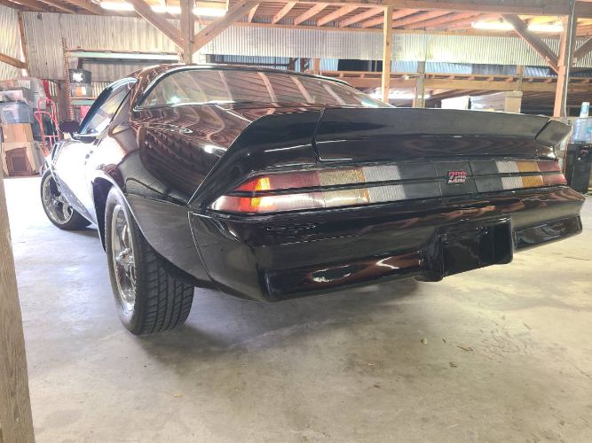Chevrolet-Camaro-1981-Black-4