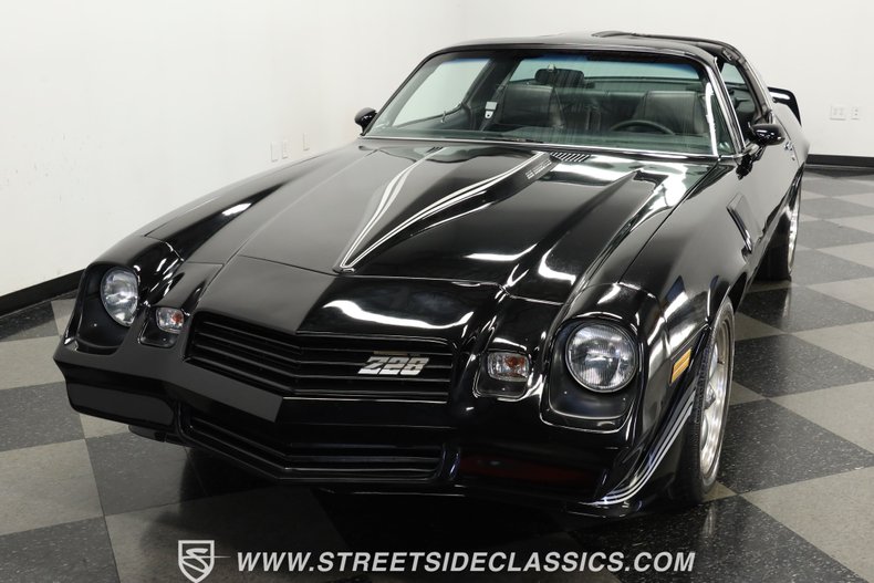 Chevrolet-Camaro-1981-Black-Black-14