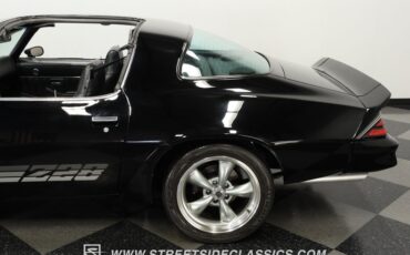 Chevrolet-Camaro-1981-Black-Black-21