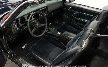 Chevrolet-Camaro-1981-Black-Black-3