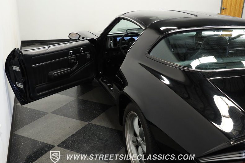 Chevrolet-Camaro-1981-Black-Black-30