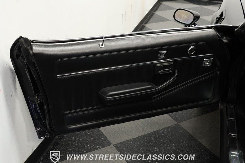 Chevrolet-Camaro-1981-Black-Black-31
