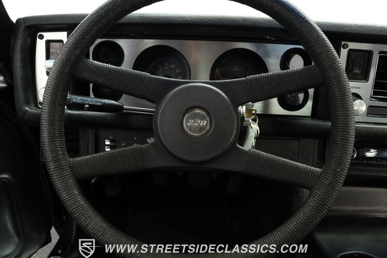 Chevrolet-Camaro-1981-Black-Black-33