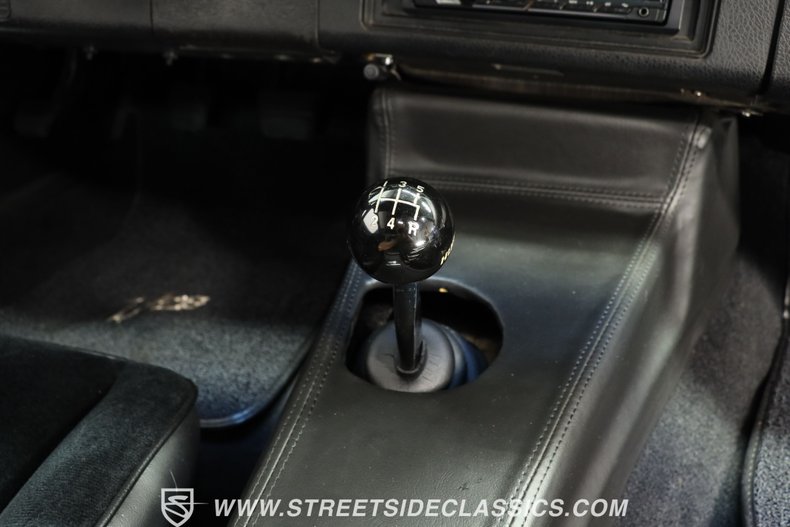 Chevrolet-Camaro-1981-Black-Black-37