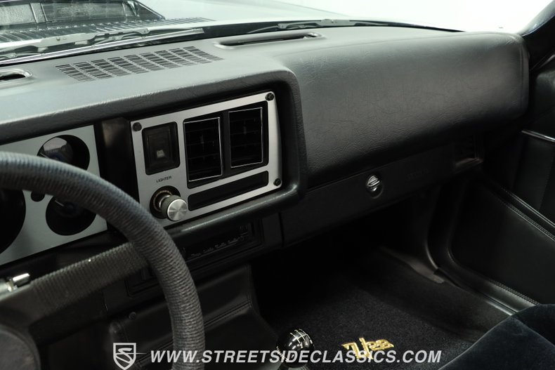 Chevrolet-Camaro-1981-Black-Black-38
