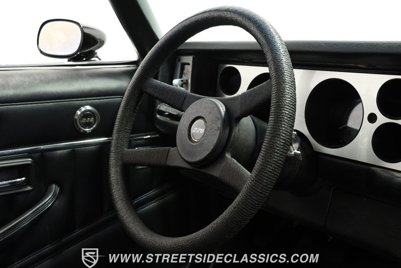 Chevrolet-Camaro-1981-Black-Black-44