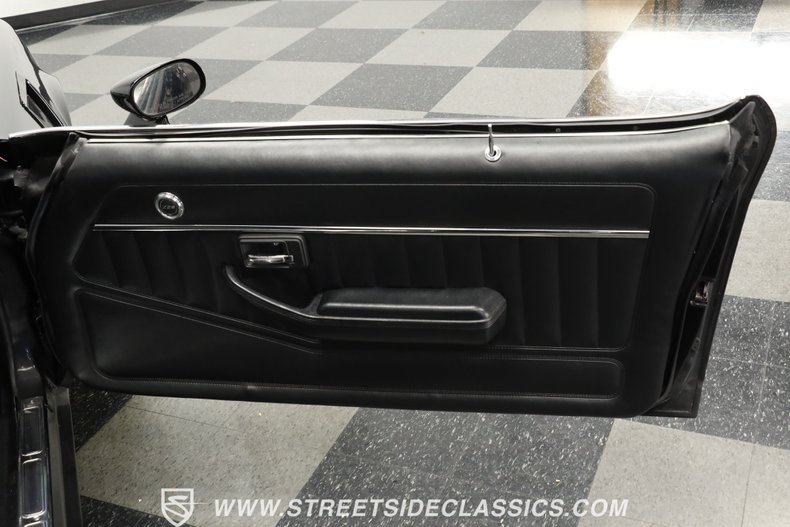 Chevrolet-Camaro-1981-Black-Black-46