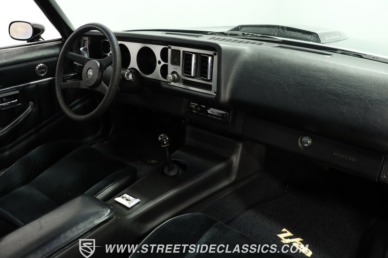 Chevrolet-Camaro-1981-Black-Black-5