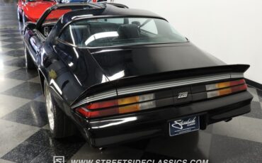 Chevrolet-Camaro-1981-Black-Black-7
