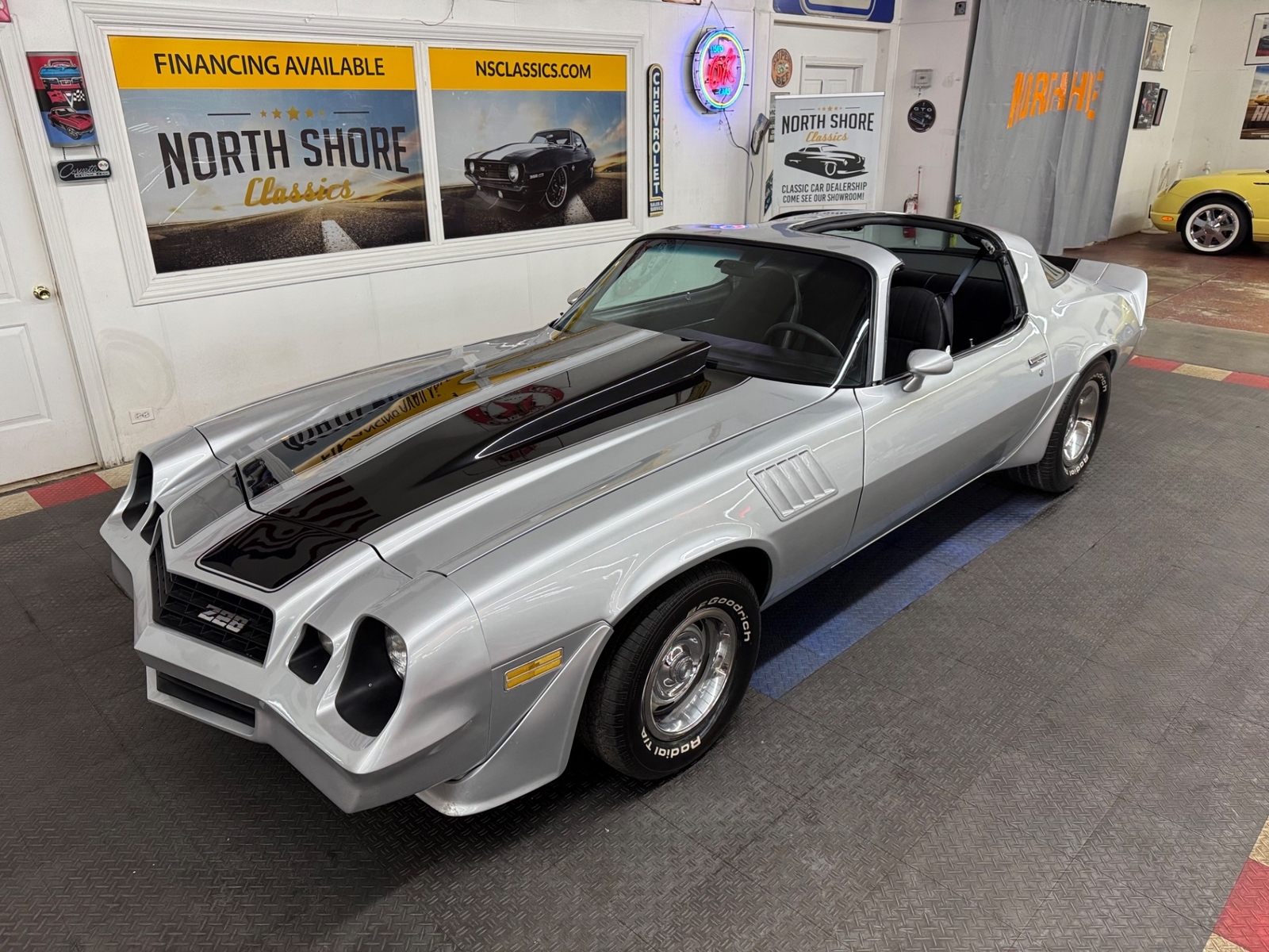 Chevrolet-Camaro-1981-Coupe-1