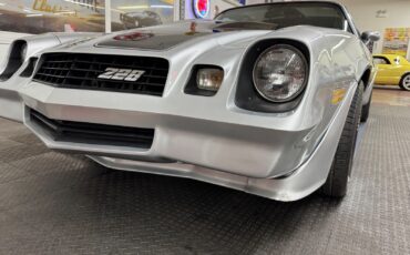 Chevrolet-Camaro-1981-Coupe-11