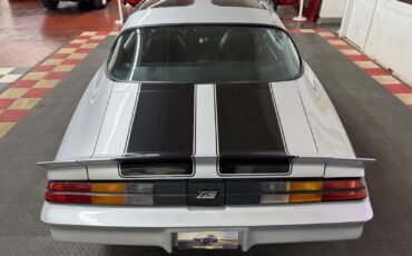 Chevrolet-Camaro-1981-Coupe-14