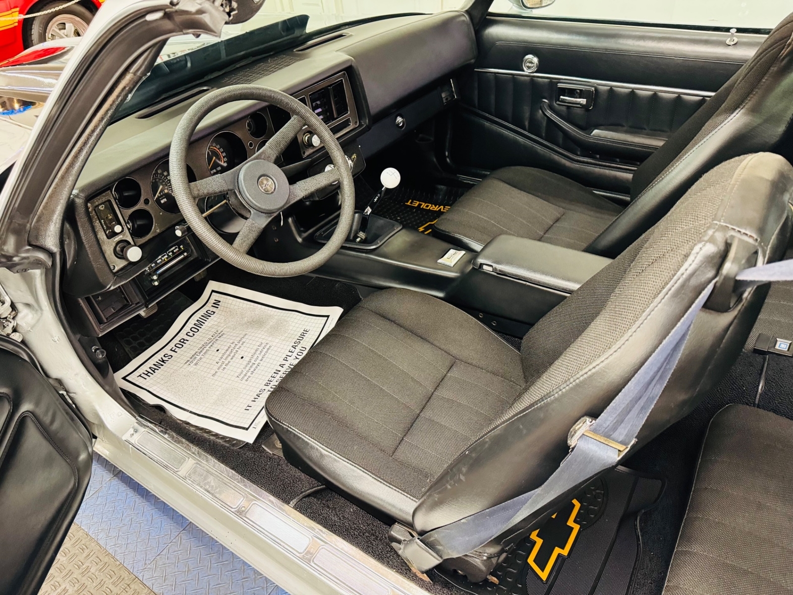 Chevrolet-Camaro-1981-Coupe-15