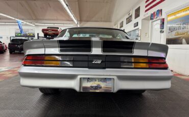 Chevrolet-Camaro-1981-Coupe-16