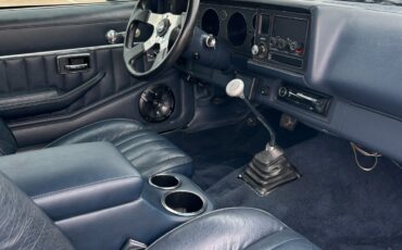 Chevrolet-Camaro-1981-Coupe-17