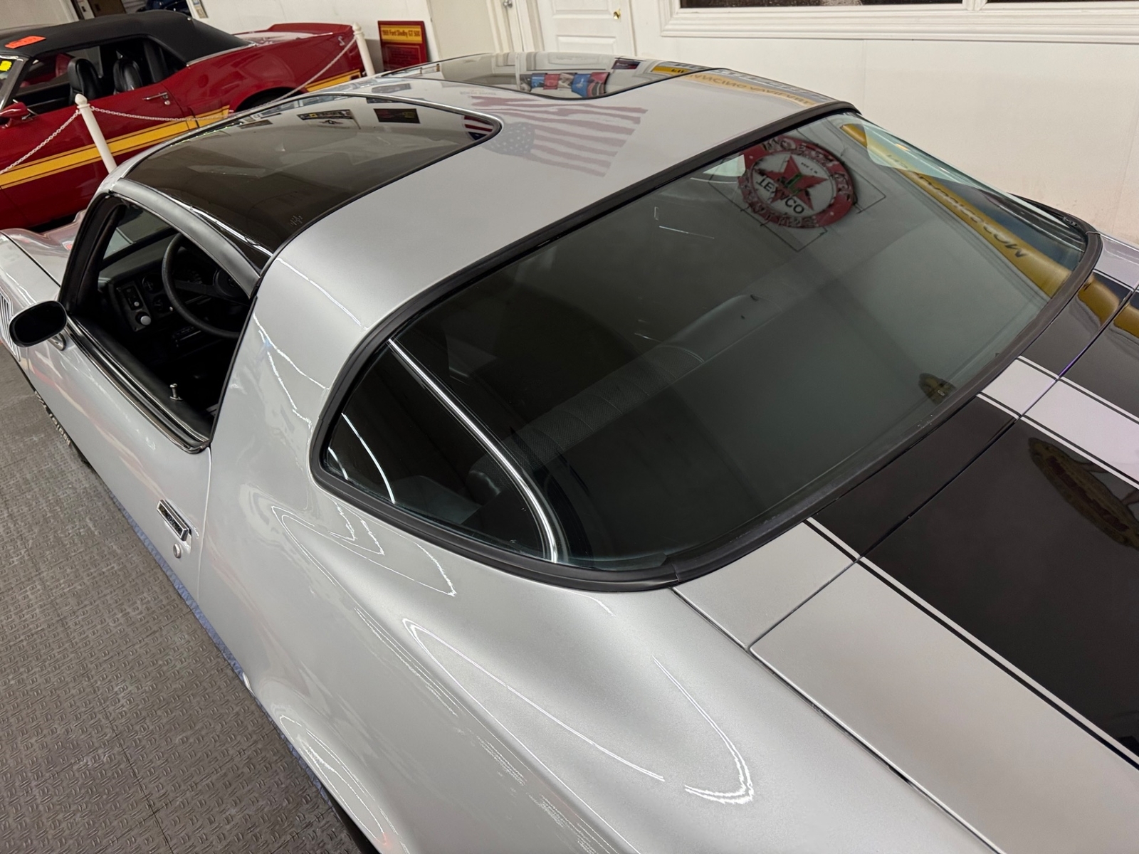 Chevrolet-Camaro-1981-Coupe-17