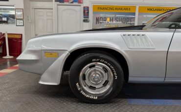 Chevrolet-Camaro-1981-Coupe-21