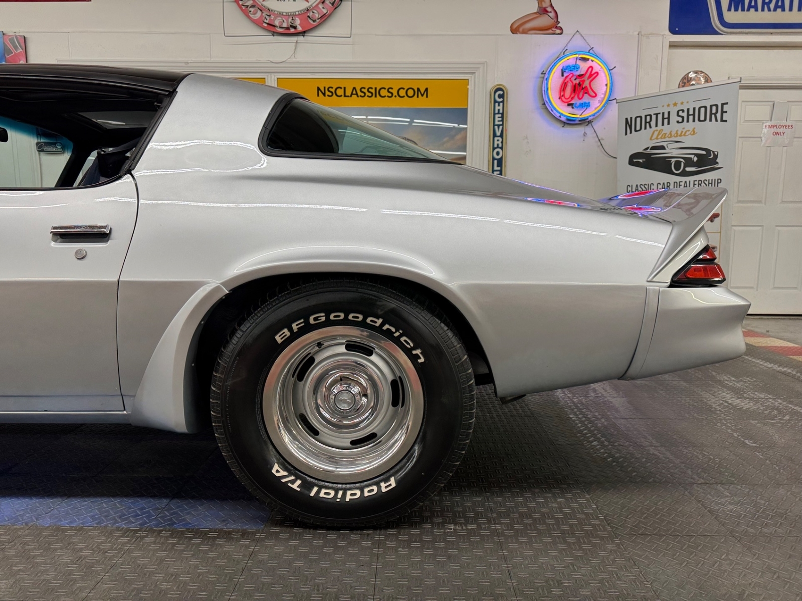 Chevrolet-Camaro-1981-Coupe-23