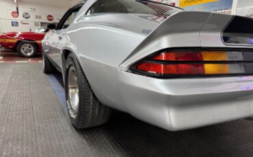 Chevrolet-Camaro-1981-Coupe-24