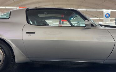 Chevrolet-Camaro-1981-Coupe-29