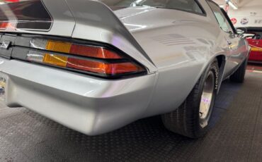 Chevrolet-Camaro-1981-Coupe-31