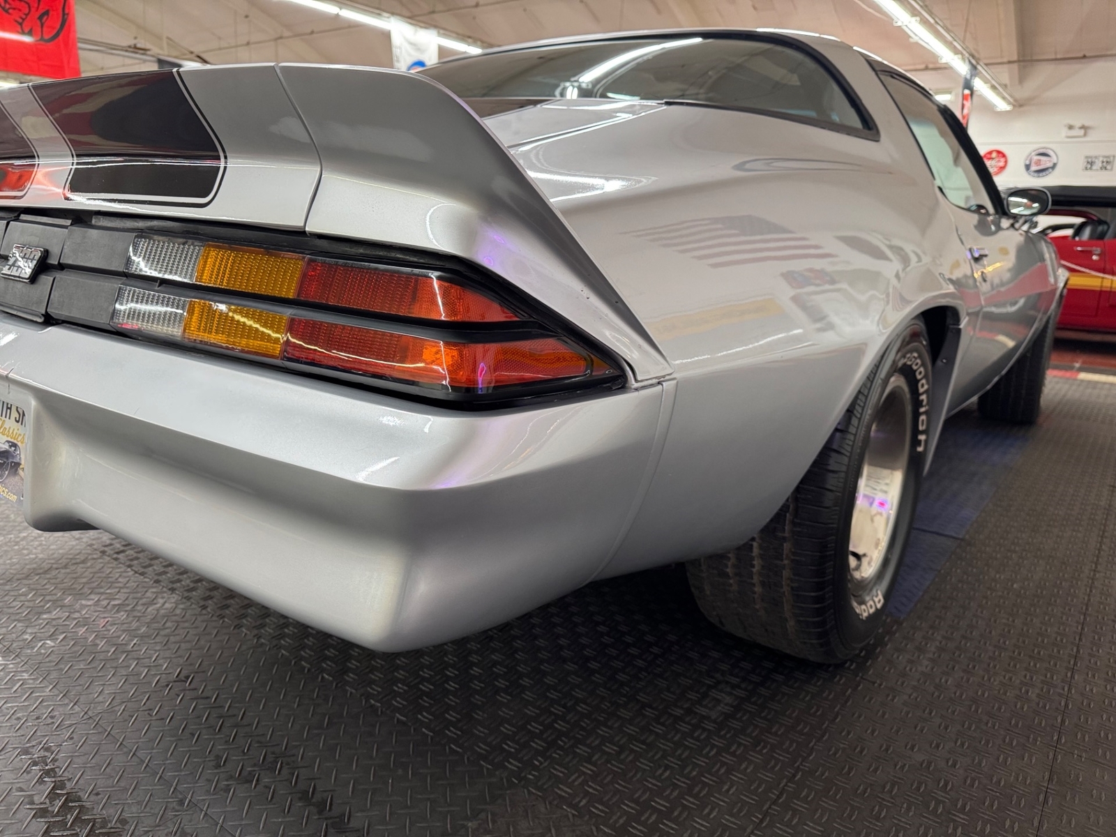 Chevrolet-Camaro-1981-Coupe-31
