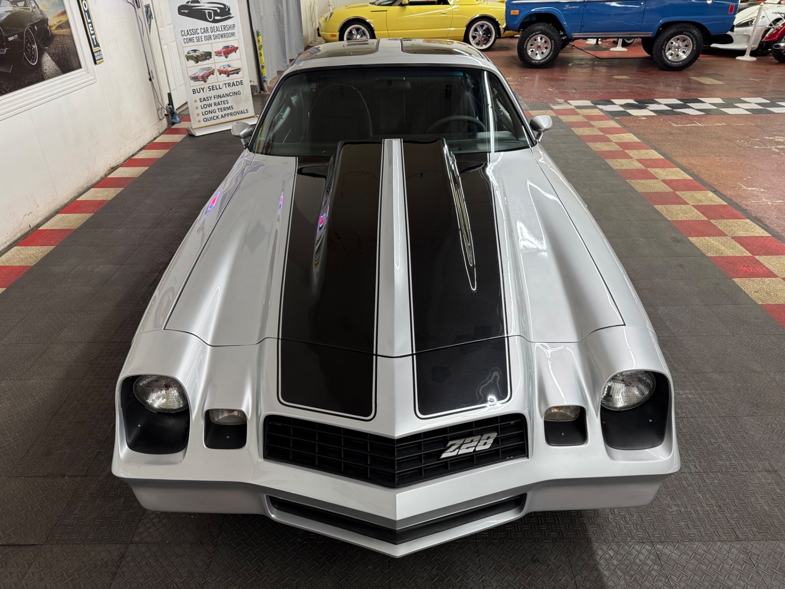 Chevrolet-Camaro-1981-Coupe-8