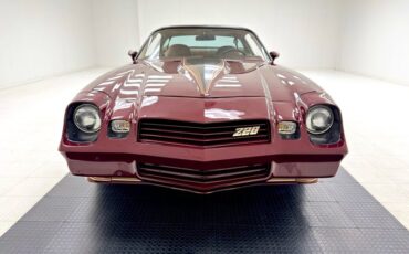 Chevrolet-Camaro-1981-Maroon-Camel-11