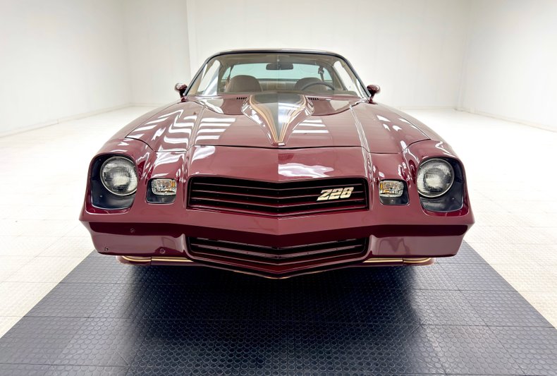 Chevrolet-Camaro-1981-Maroon-Camel-11