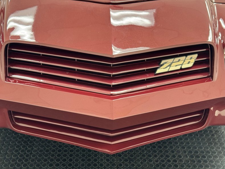 Chevrolet-Camaro-1981-Maroon-Camel-12