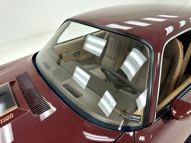 Chevrolet-Camaro-1981-Maroon-Camel-17