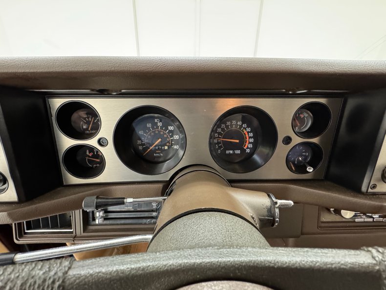 Chevrolet-Camaro-1981-Maroon-Camel-31