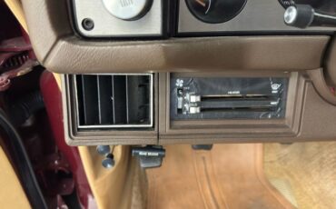 Chevrolet-Camaro-1981-Maroon-Camel-32