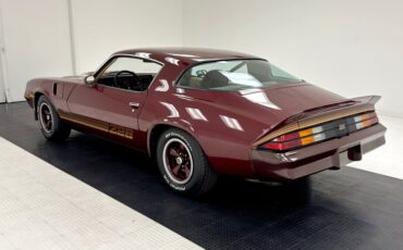 Chevrolet-Camaro-1981-Maroon-Camel