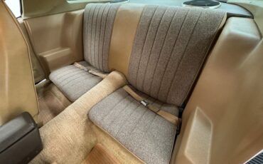 Chevrolet-Camaro-1981-Maroon-Camel-38