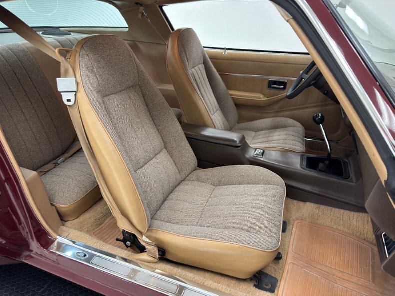 Chevrolet-Camaro-1981-Maroon-Camel-39