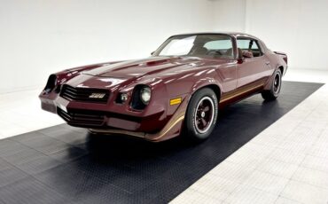 Chevrolet-Camaro-1981-Maroon-Camel-42