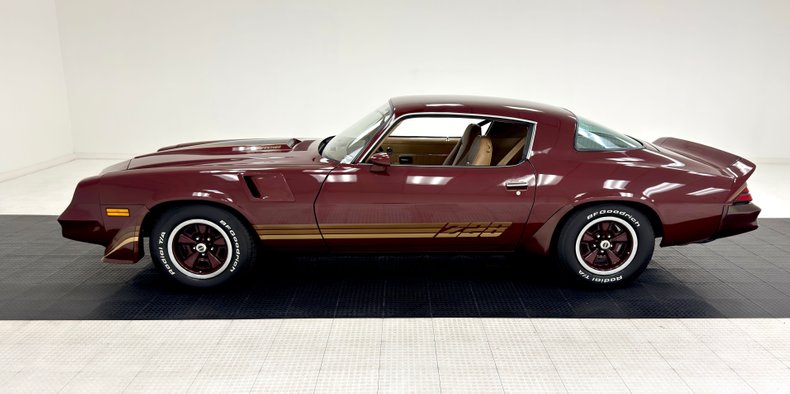 Chevrolet-Camaro-1981-Maroon-Camel-43