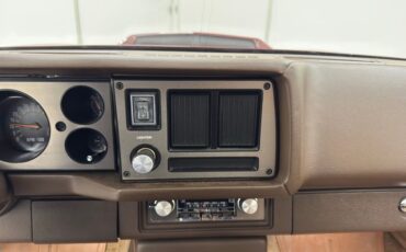 Chevrolet-Camaro-1981-Maroon-Camel-45