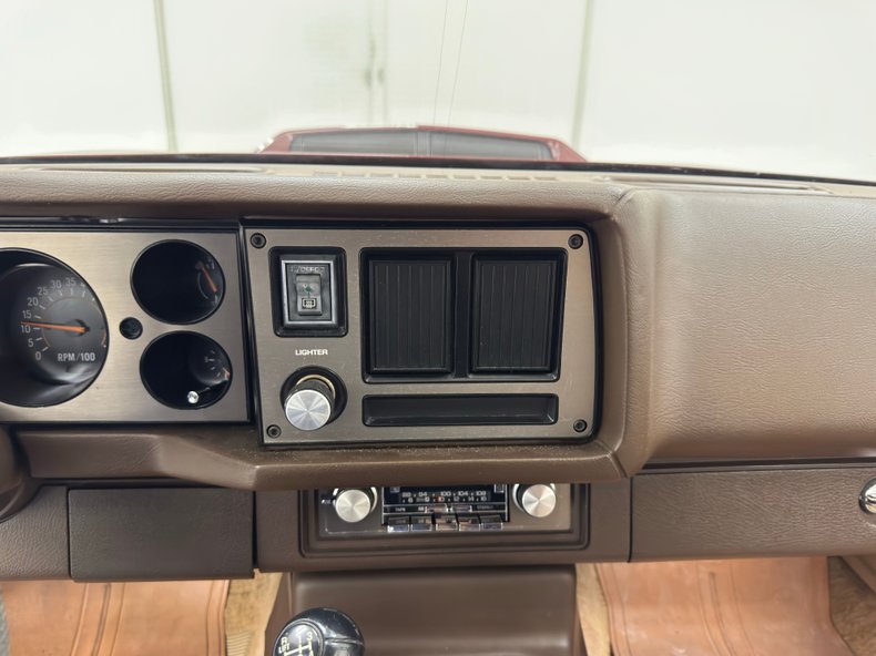 Chevrolet-Camaro-1981-Maroon-Camel-45