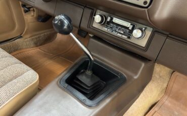 Chevrolet-Camaro-1981-Maroon-Camel-47