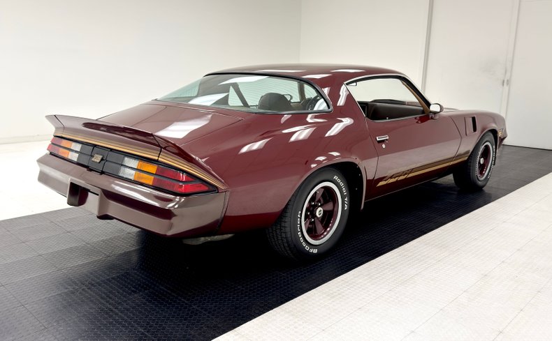 Chevrolet-Camaro-1981-Maroon-Camel-8