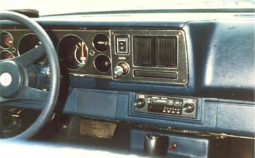 Chevrolet-Camaro-1981-Powder-Blue-Navy-Blue-3