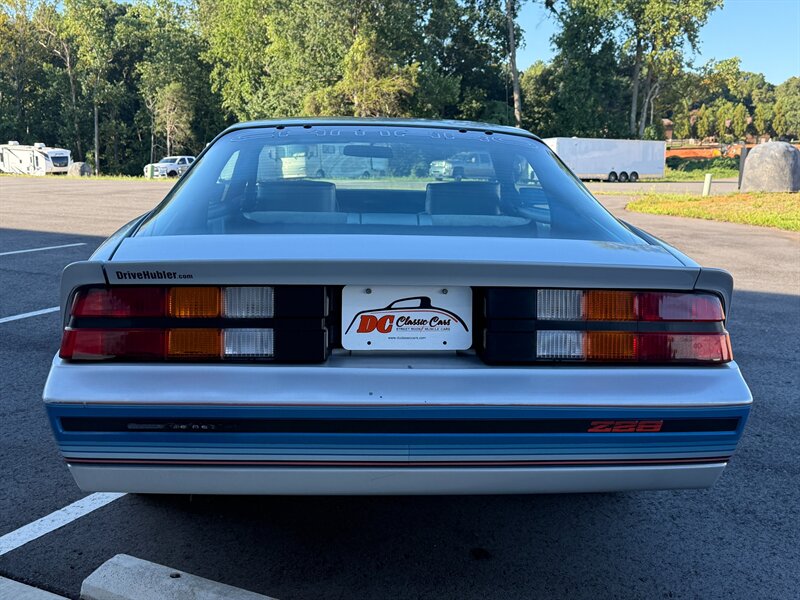 Chevrolet-Camaro-1982-Silver-16