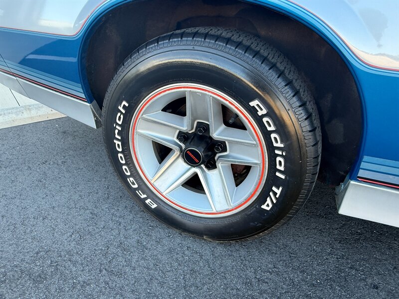 Chevrolet-Camaro-1982-Silver-19