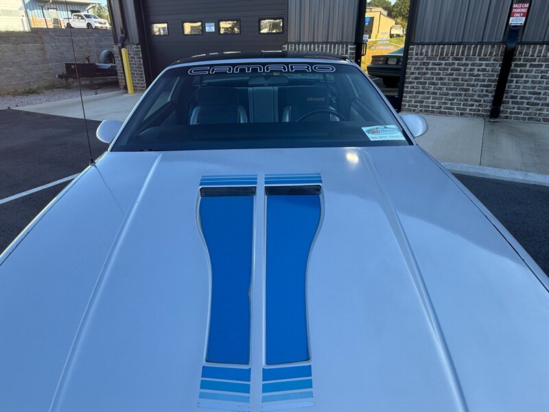 Chevrolet-Camaro-1982-Silver-23