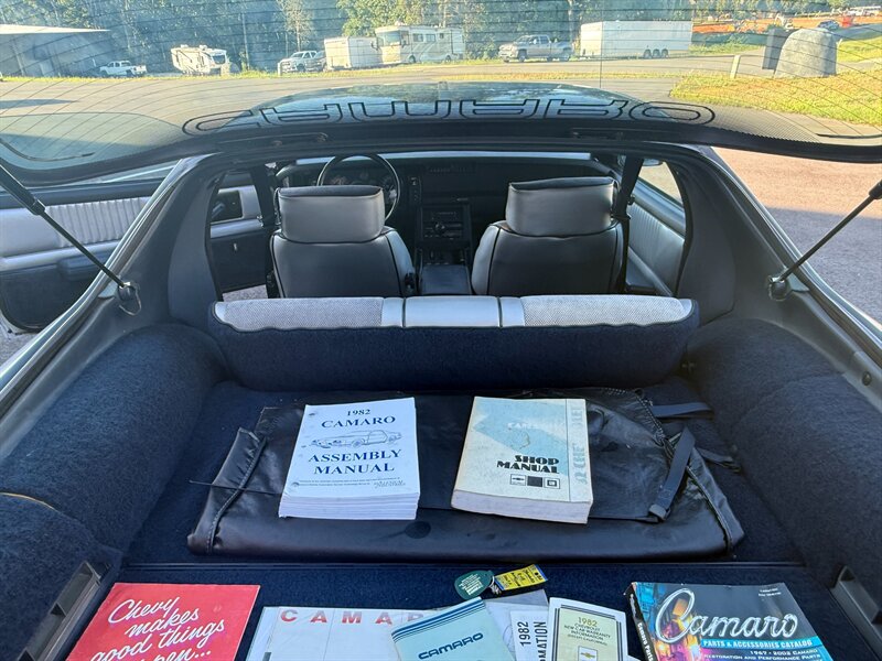 Chevrolet-Camaro-1982-Silver-27