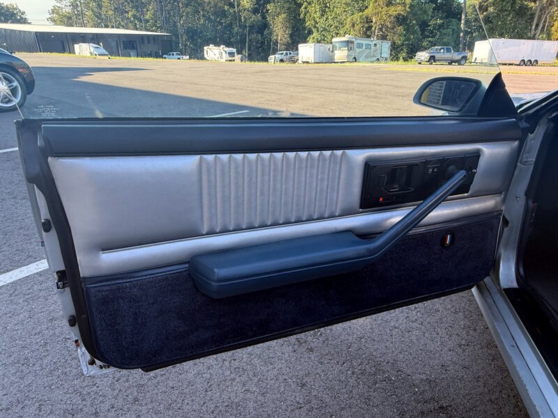 Chevrolet-Camaro-1982-Silver-29