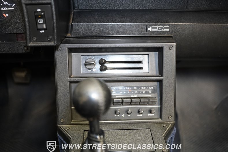 Chevrolet-Camaro-1982-Silver-Blue-17