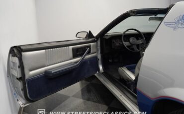 Chevrolet-Camaro-1982-Silver-Blue-40